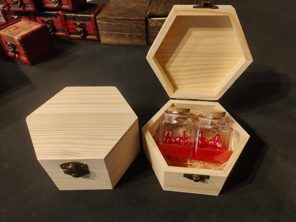 D&D Potion Of Healing Health D4 Bottle Dice Prop Glass Set